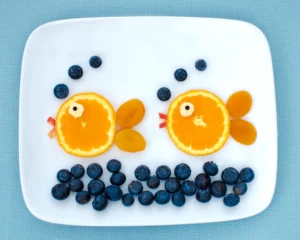 Platos divertidos: peces con naranjas